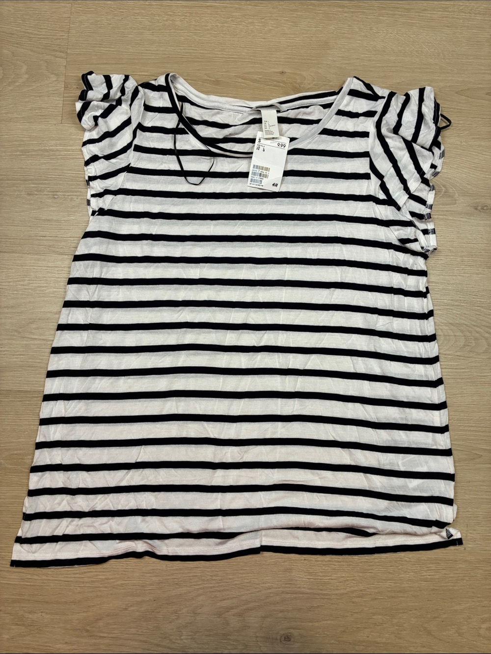NEW H&M Black & White Striped Ruffle Sleeve Scoop Neck Tee